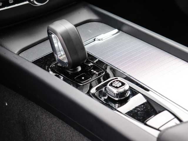 Volvo  Plus Dark Recharge Plug-In Hybrid AWD T8 Twin Engine EU6d StandHZG digitales Coc