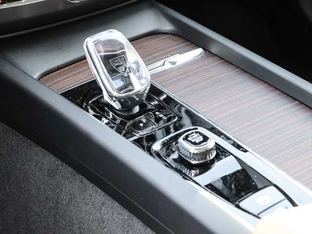 Volvo  Ultra Dark Recharge Plug-In Hybrid AWD T8 Twin Engine EU6d HUD AD StandHZG AHK