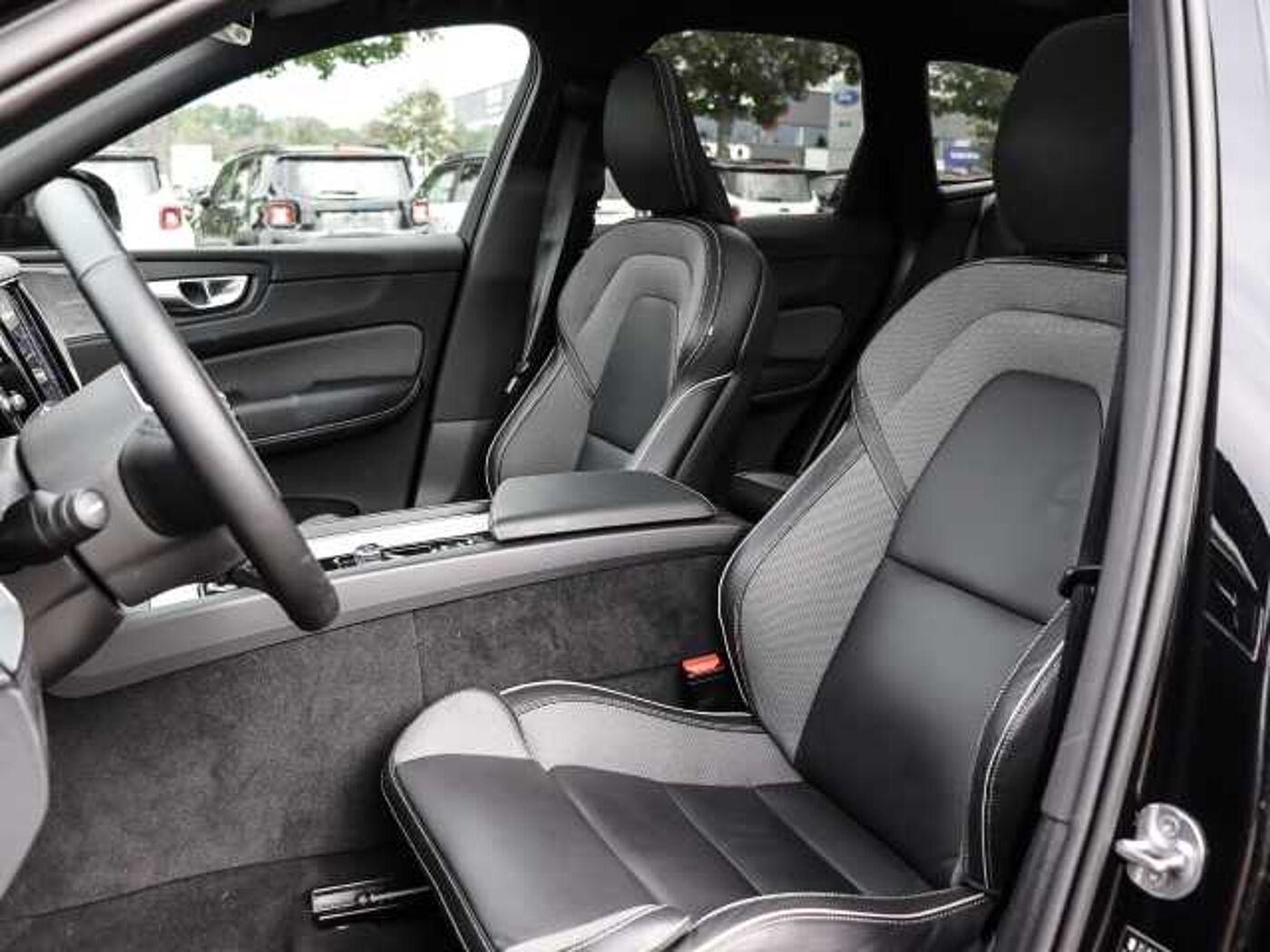 Volvo  Plus Black Edition Recharge Plug-In Hybrid AWD T8 Twin Engine EU6d StandHZG Lede
