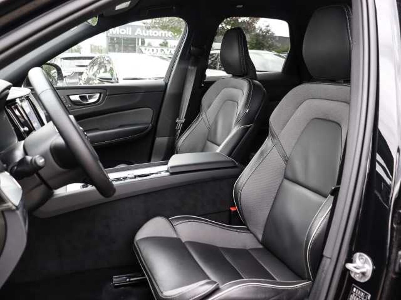 Volvo  Plus Black Edition Recharge Plug-In Hybrid AWD T8 Twin Engine EU6d StandHZG Lede