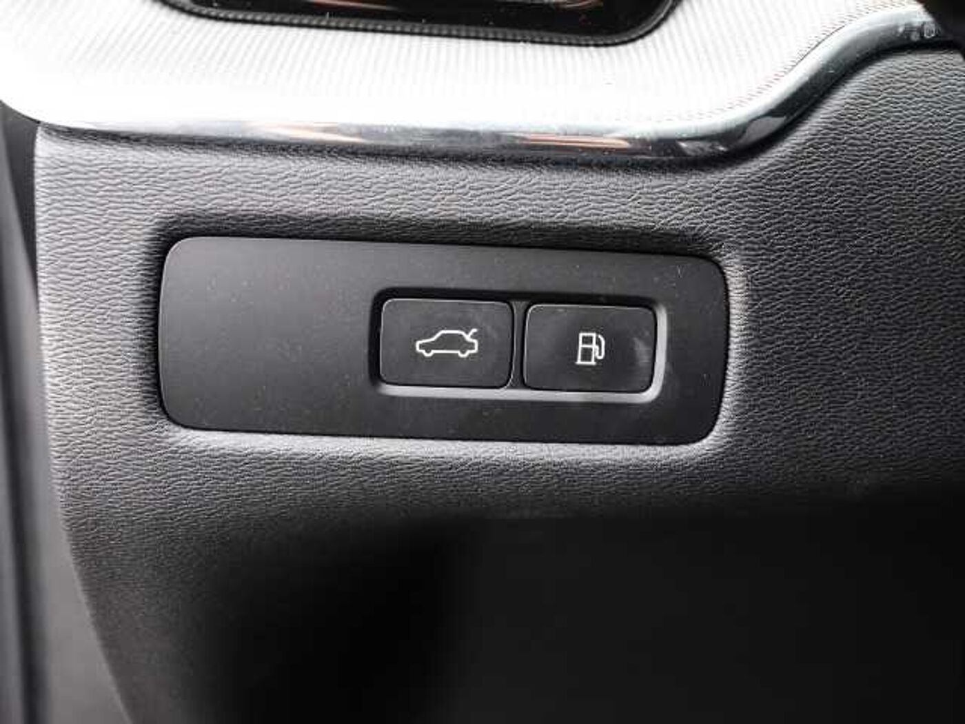 Volvo  Plus Black Edition Recharge Plug-In Hybrid AWD T8 Twin Engine EU6d StandHZG AHK