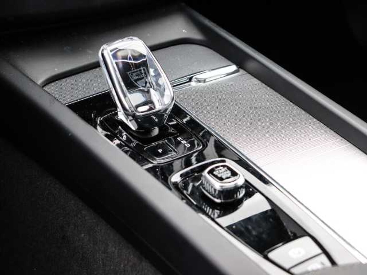 Volvo  Plus Black Edition Recharge Plug-In Hybrid AWD T8 Twin Engine EU6d StandHZG AHK
