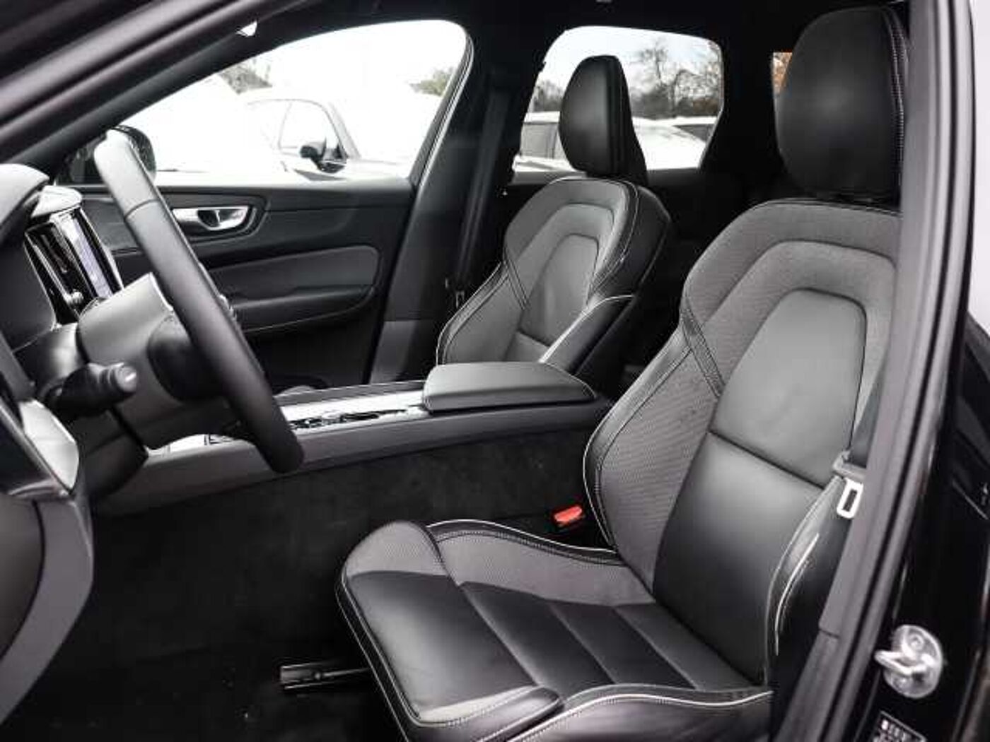 Volvo  Plus Black Edition Recharge Plug-In Hybrid AWD T8 Twin Engine EU6d StandHZG AHK