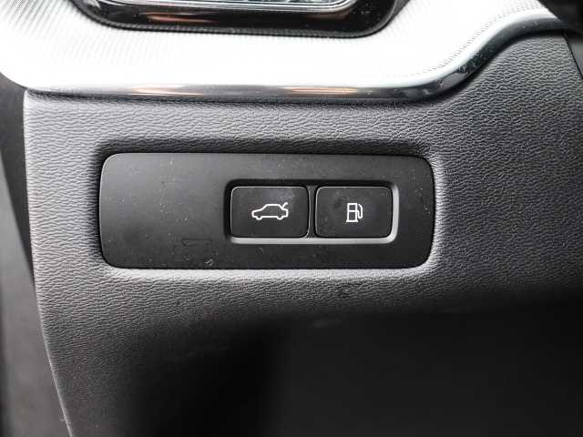 Volvo  Ultra Dark Recharge Plug-In Hybrid AWD T8 Twin Engine EU6d HUD StandHZG digitale