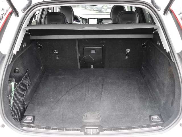 Volvo  Plus Dark 2WD B4 Benzin EU6d StandHZG digitales Cockpit Memory Sitze Soundsystem