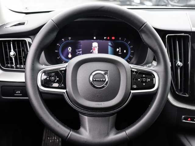 Volvo  Plus Dark 2WD B4 Benzin EU6d StandHZG digitales Cockpit Memory Sitze Soundsystem