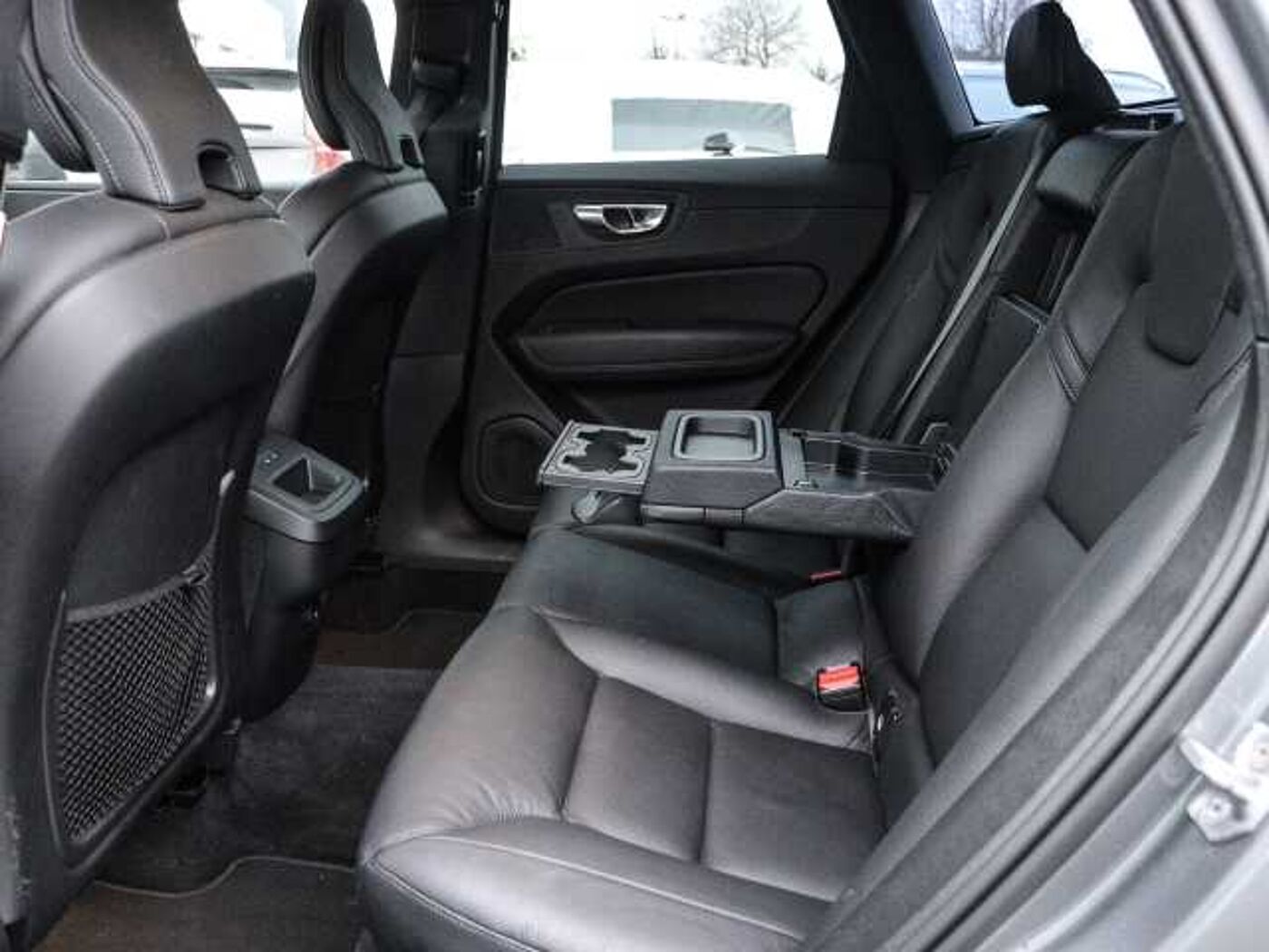 Volvo  Momentum Pro AWD B4 Diesel EU6d StandHZG AHK Navi Leder digitales Cockpit Memory