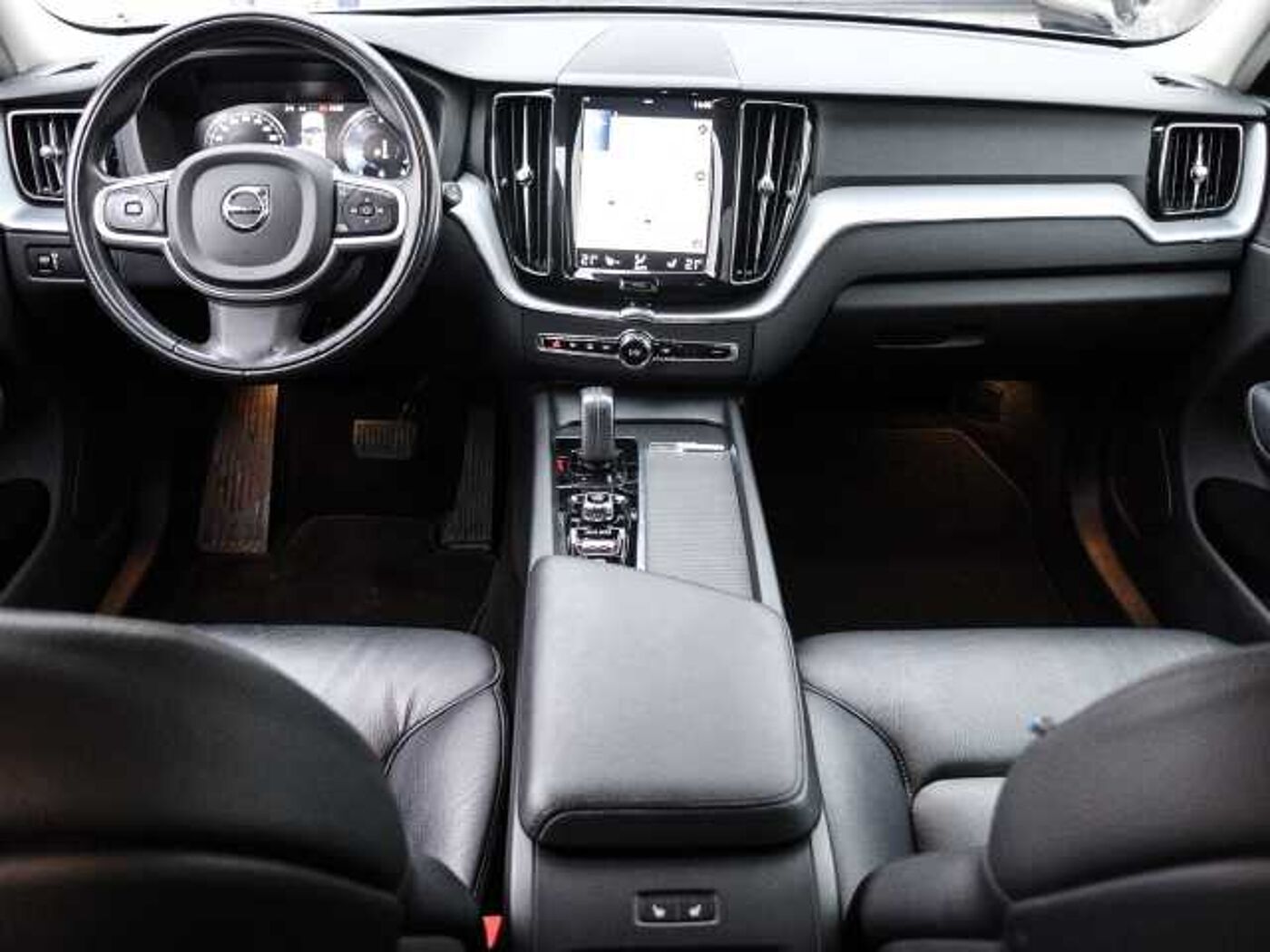 Volvo  Momentum Pro AWD B4 Diesel EU6d StandHZG AHK Navi Leder digitales Cockpit Memory