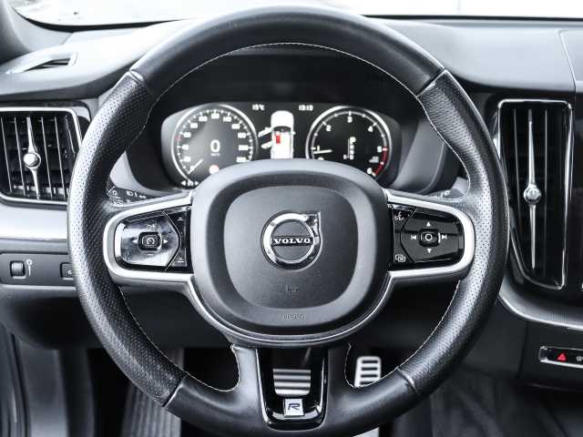 Volvo  R Design 2WD D4 EU6d-T HUD Navi Leder digitales Cockpit Soundsystem LED Kurvenli