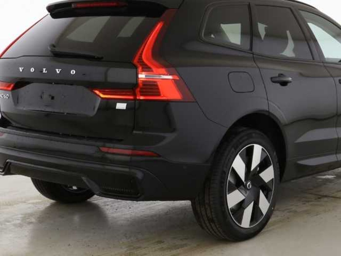 Volvo  Plus Dark Recharge Plug-In Hybrid AWD T8 Twin Engine EU6d StandHZG digitales Coc