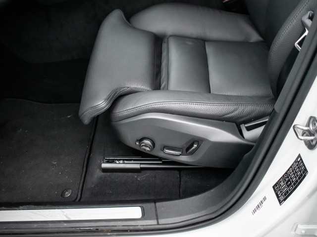 Volvo  Plus Dark Recharge Plug-In Hybrid AWD T8 Twin Engine EU6d StandHZG digitales Coc