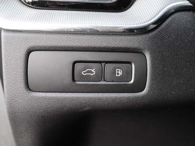 Volvo  Plus Dark Recharge Plug-In Hybrid AWD T8 Twin Engine EU6d StandHZG digitales Coc