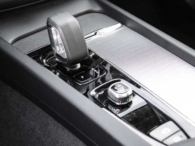 Volvo  Plus Dark Recharge Plug-In Hybrid AWD T8 Twin Engine EU6d StandHZG digitales Coc