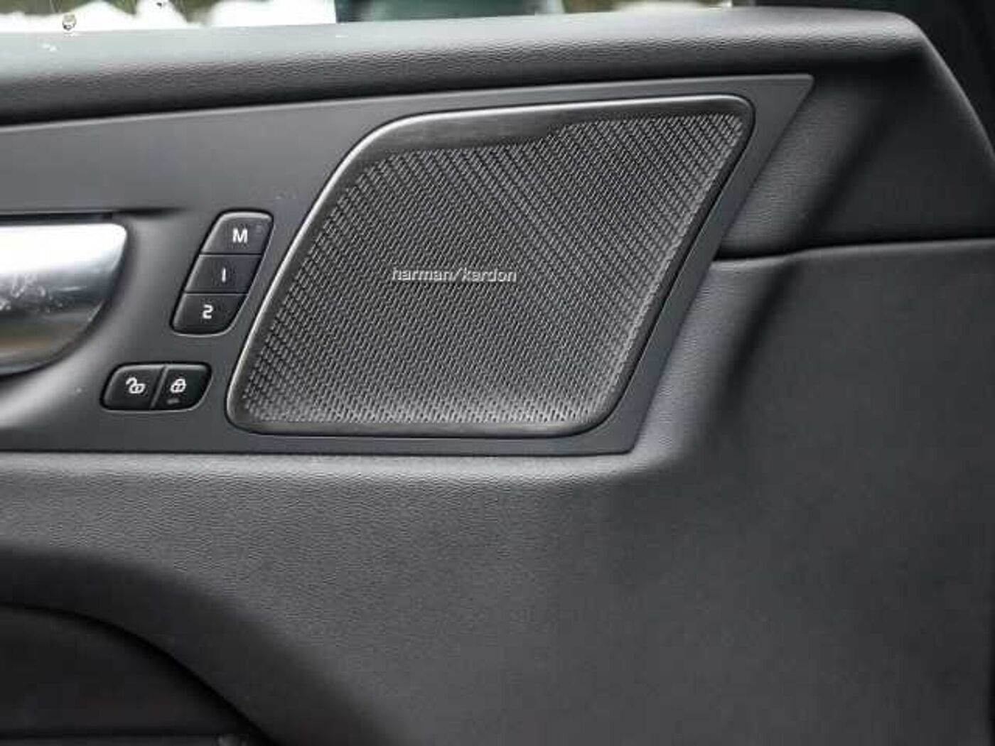 Volvo  Plus Dark Recharge Plug-In Hybrid AWD T8 Twin Engine EU6d StandHZG digitales Coc