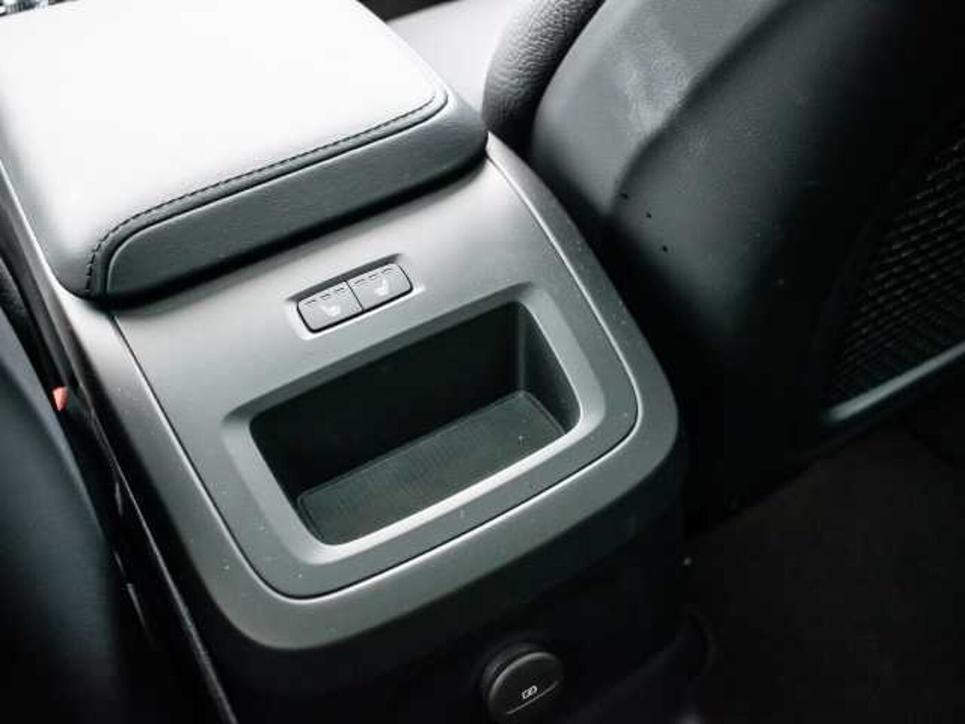 Volvo  Plus Dark Recharge Plug-In Hybrid AWD T8 Twin Engine EU6d StandHZG digitales Coc
