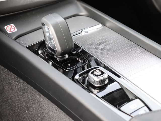 Volvo  Ultra Dark Recharge Plug-In Hybrid AWD T8 Twin Engine EU6d HUD StandHZG digitale