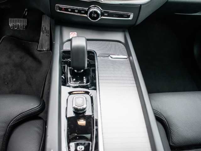 Volvo  Ultra Dark Recharge Plug-In Hybrid AWD T8 Twin Engine EU6d HUD StandHZG digitale