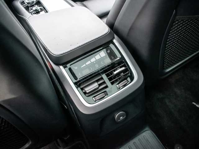 Volvo  Plus Bright Recharge Plug-In Hybrid AWD T8 Twin Engine EU6d 7-Sitzer StandHZG di