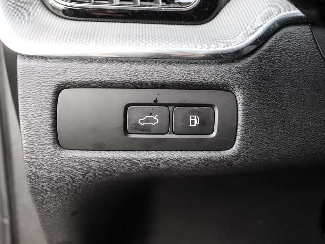 Volvo  Ultra Dark Recharge Plug-In Hybrid AWD T8 Twin Engine EU6d HUD StandHZG digitale