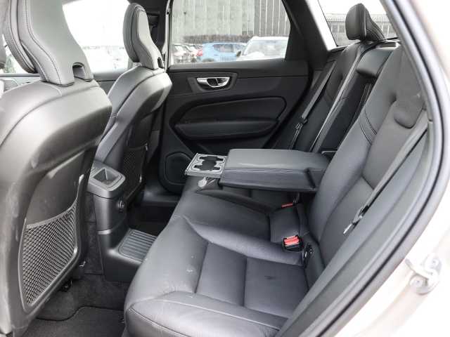 Volvo  Ultra Dark Recharge Plug-In Hybrid AWD T8 Twin Engine EU6d HUD StandHZG digitale