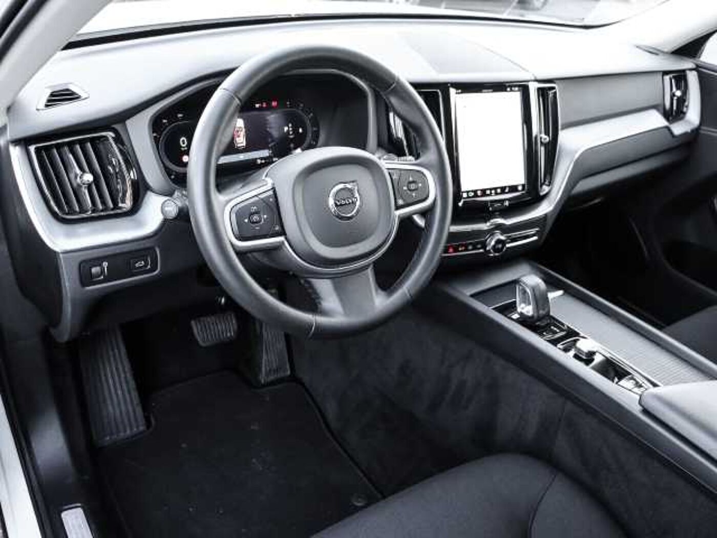 Volvo  Momentum Pro 2WD B4 Diesel EU6d AHK digitales Cockpit Soundsystem LED Kurvenlich