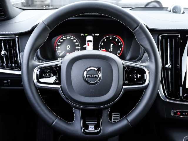 Volvo  R Design AWD T6 EU6d-T Navi digitales Cockpit Memory Sitze Soundsystem Bowers &