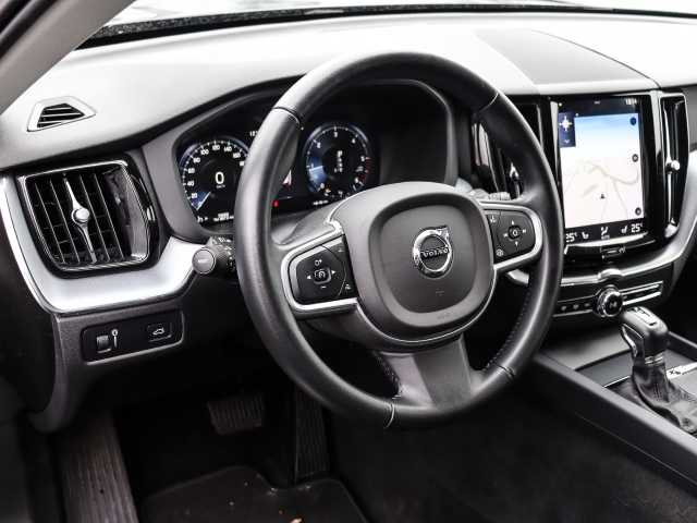 Volvo  Momentum Pro 2WD D4 EU6d-T Navi Leder digitales Cockpit Soundsystem Scheinwerfer