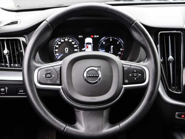 Volvo  Momentum Pro 2WD D4 EU6d-T Navi Leder digitales Cockpit Soundsystem Scheinwerfer