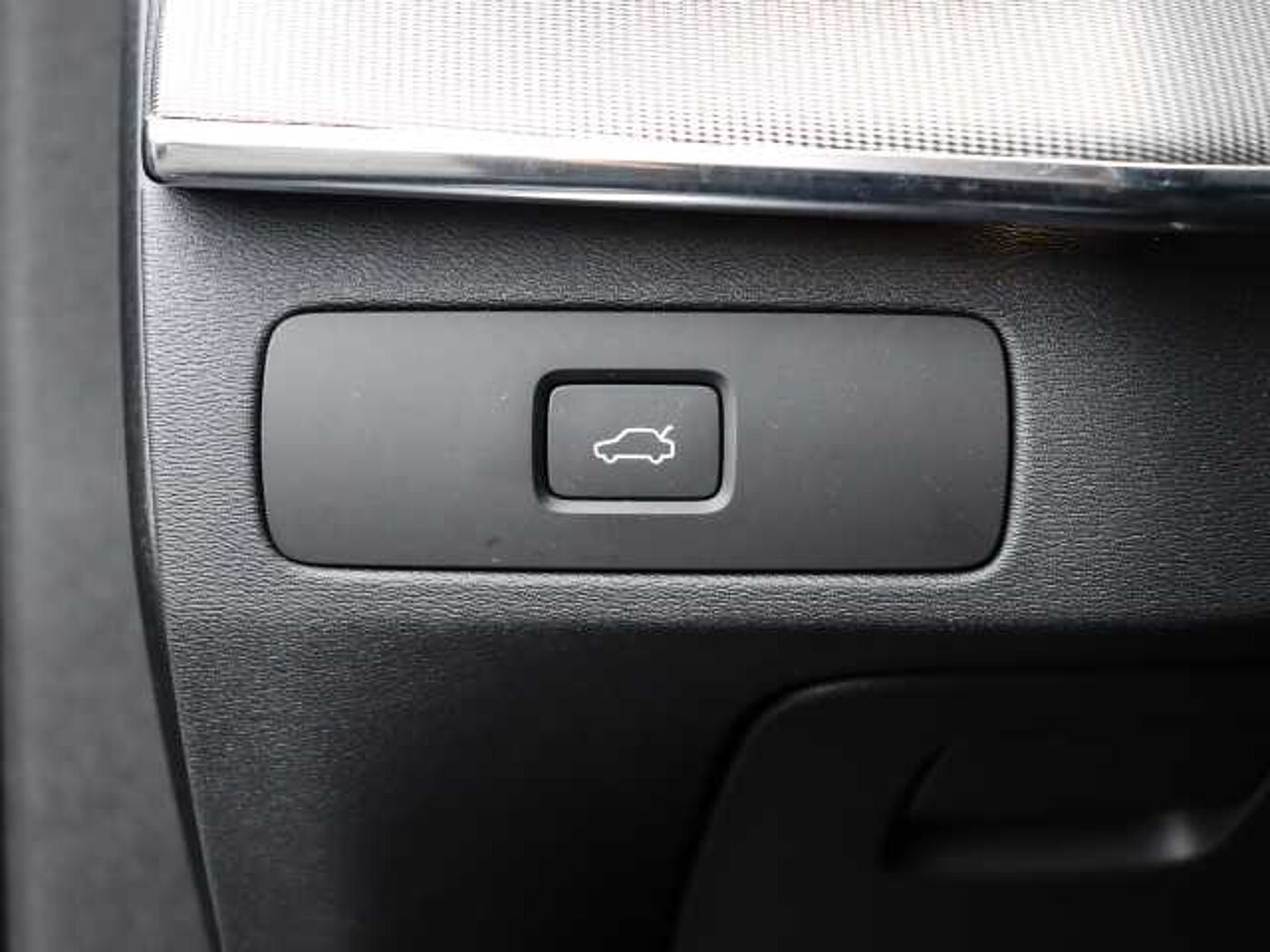 Volvo  Plus Bright AWD B5 Diesel EU6d 7-Sitzer Allrad AD StandHZG digitales Cockpit Mem