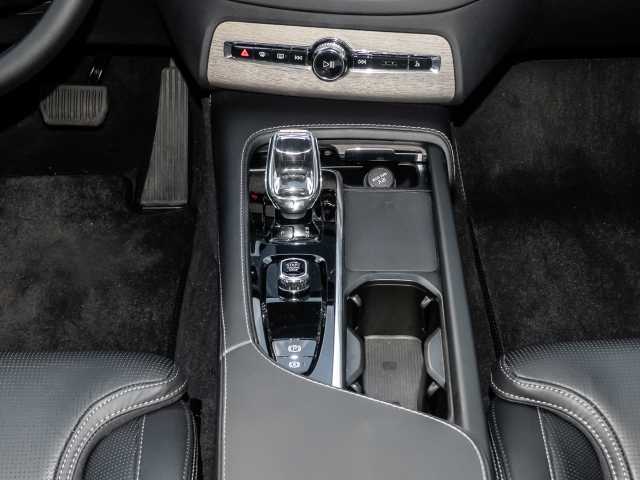 Volvo  Plus Bright AWD B5 Diesel EU6d 7-Sitzer Allrad AD StandHZG digitales Cockpit Mem