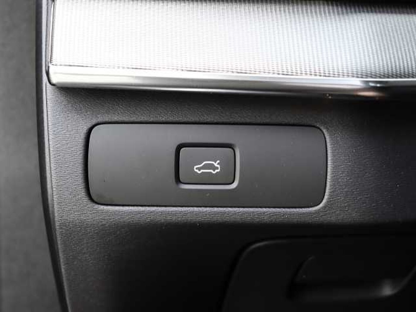 Volvo  Plus Bright AWD B5 Diesel EU6d 7-Sitzer Allrad AD StandHZG AHK digitales Cockpit