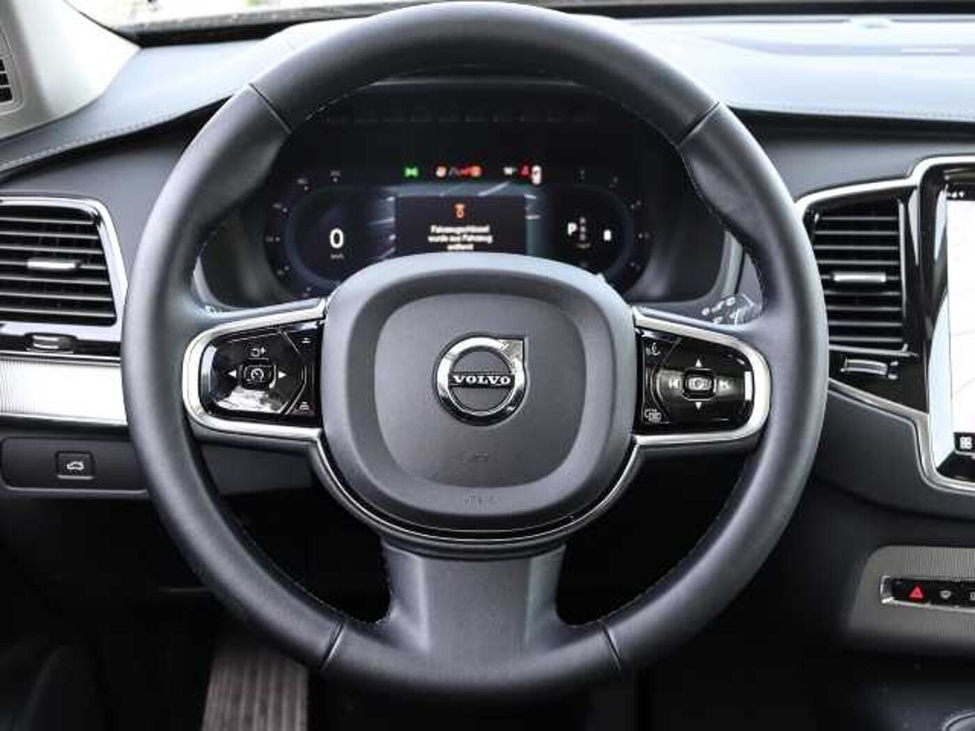 Volvo  Plus Bright AWD B5 Diesel EU6d 7-Sitzer Allrad AD StandHZG AHK digitales Cockpit