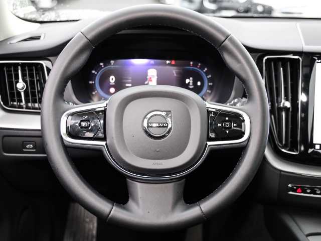 Volvo  Plus Dark 2WD B4 Benzin EU6d AHK digitales Cockpit Memory Sitze Soundsystem Harm