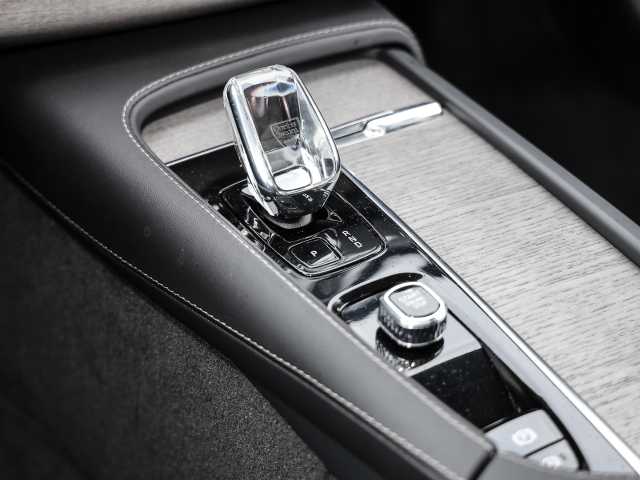 Volvo  Plus Bright AWD B5 Diesel EU6d 7-Sitzer Allrad AD StandHZG digitales Cockpit Mem