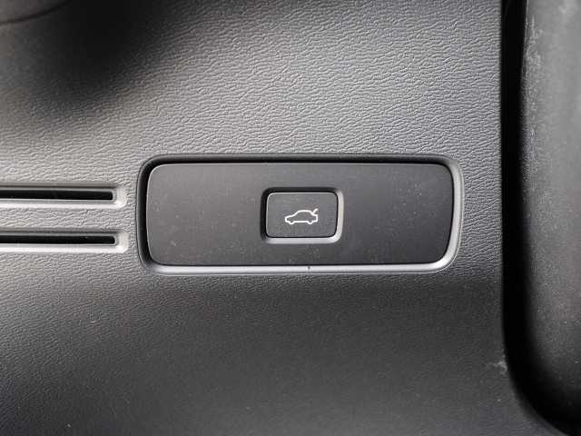 Volvo  Plus Dark 2WD B3 EU6d Navi digitales Cockpit Memory Sitze Soundsystem HarmanKard