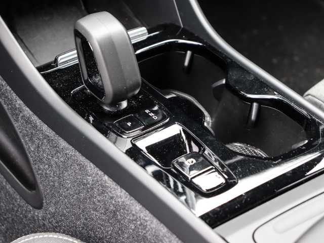 Volvo  Plus Dark 2WD B3 EU6d Navi digitales Cockpit Memory Sitze Soundsystem HarmanKard