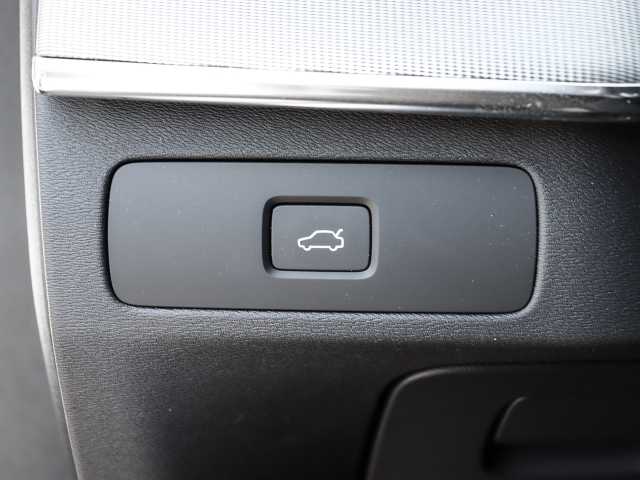 Volvo  Ultimate Bright AWD B5 Diesel EU6d 7-Sitzer Allrad HUD AD StandHZG AHK digitales