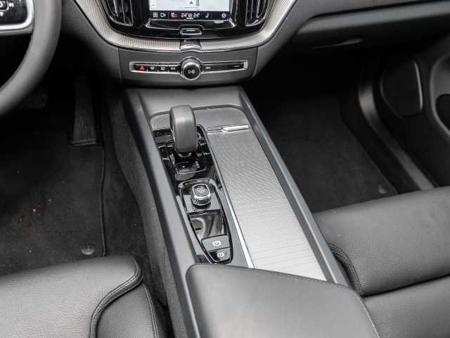 Volvo  Ultimate Dark 2WD B4 Diesel EU6d HUD AD digitales Cockpit Memory Sitze Soundsyst