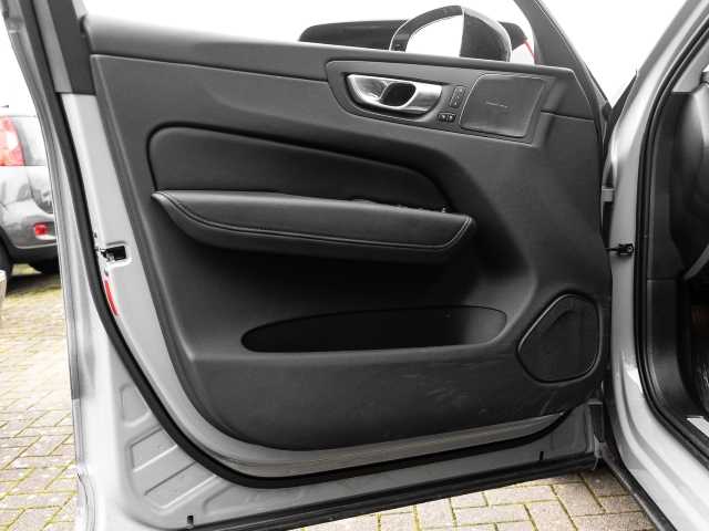 Volvo  Ultimate Dark 2WD B4 Diesel EU6d HUD AD digitales Cockpit Memory Sitze Soundsyst