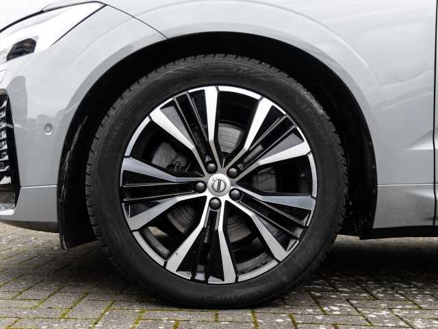 Volvo  Ultimate Dark 2WD B4 Diesel EU6d HUD AD digitales Cockpit Memory Sitze Soundsyst