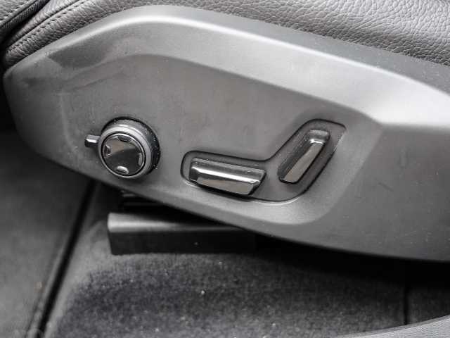 Volvo  Ultimate Dark 2WD B4 Diesel EU6d HUD AD digitales Cockpit Memory Sitze Soundsyst