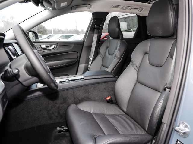 Volvo  Ultimate Dark 2WD B4 Diesel EU6d HUD AD digitales Cockpit Memory Sitze Soundsyst