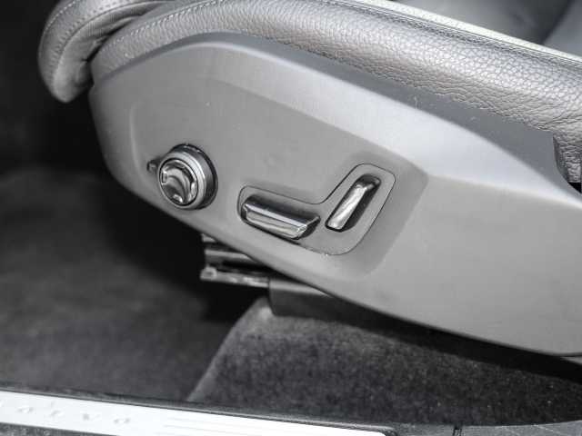 Volvo  Ultimate Dark AWD B4 Diesel EU6d Allrad HUD AD StandHZG digitales Cockpit Memory