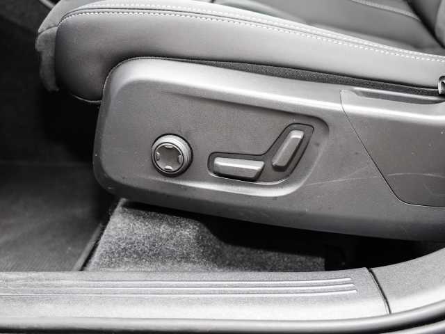 Volvo  Plus Dark 2WD B4 EU6d digitales Cockpit Memory Sitze Soundsystem HarmanKardon 36