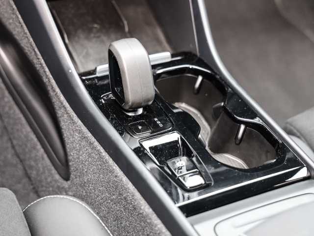 Volvo  Plus Dark 2WD B4 EU6d digitales Cockpit Memory Sitze Soundsystem HarmanKardon 36