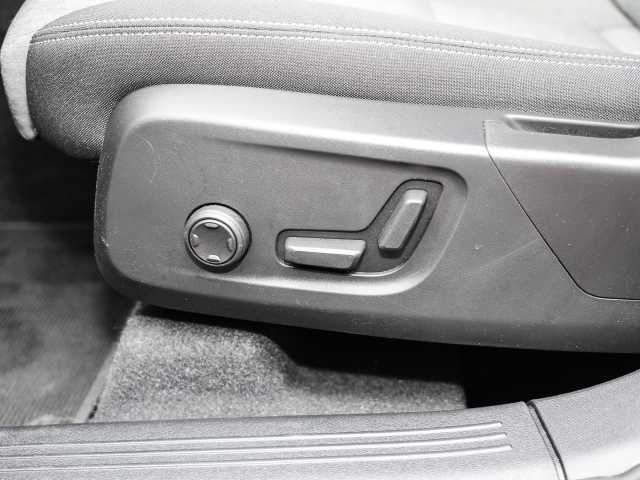 Volvo  Plus Dark 2WD B3 EU6d digitales Cockpit Memory Sitze Soundsystem HarmanKardon LE