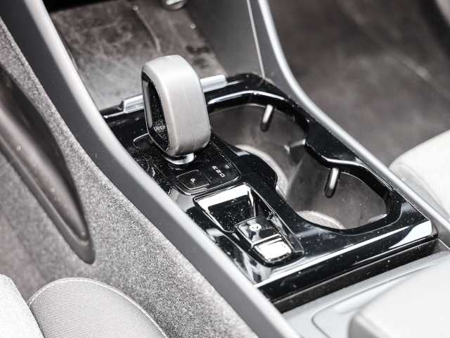Volvo  Plus Dark 2WD B3 EU6d digitales Cockpit Memory Sitze Soundsystem HarmanKardon LE