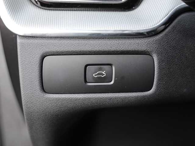 Volvo  Plus Dark AWD B4 Diesel EU6d Allrad Leder digitales Cockpit Memory Sitze Soundsy