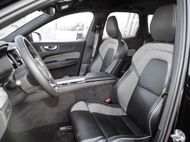 Volvo  Plus Dark AWD B4 Diesel EU6d Allrad Leder digitales Cockpit Memory Sitze Soundsy