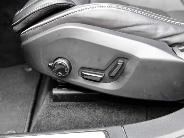 Volvo  Plus Dark AWD B5 Benzin EU6d Allrad Leder digitales Cockpit Memory Sitze Soundsy